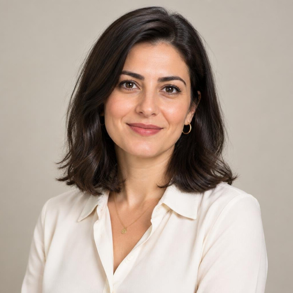 Portrait of a Turkish woman in her 30s, broadcast communication coach